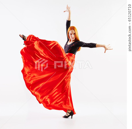 Modern style dancer jumping 65120710