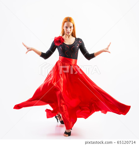 Modern style dancer jumping 65120714