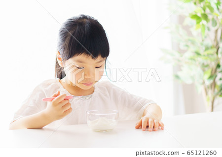 Girl yogurt Girl yogurt 65121260