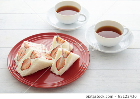 Ichigo sandwich 65122436