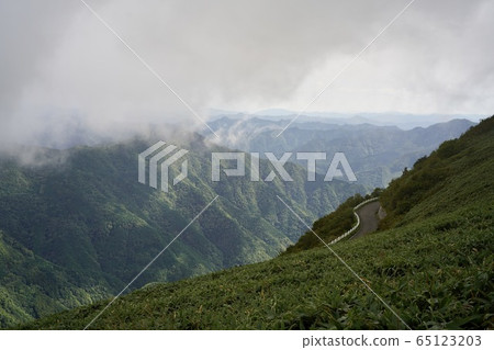 山脈和道路 65123203