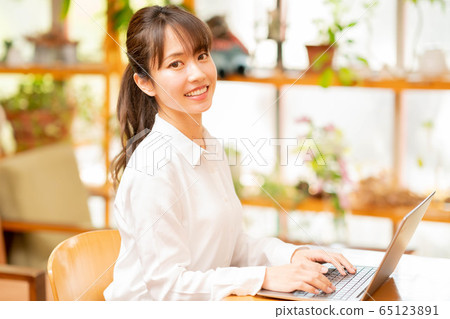 Beautiful woman Beautiful woman 65123891