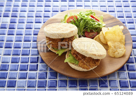 Fried chicken sandwich 65124089