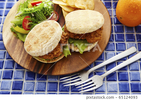 Fried chicken sandwich Fried chicken sandwich 65124093