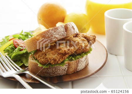 Fried chicken sandwich 65124156