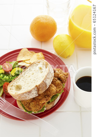 Fried chicken sandwich Fried chicken sandwich 65124167