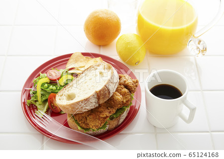 Fried chicken sandwich 65124168