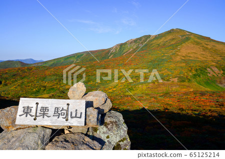 Mt. Kurikoma (Mt. Sugawa), one of the 100 famous mountains of flowers known for the most beautiful mountain autumn leaves in Japan 65125214