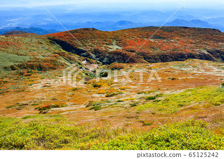 Mt. Kurikoma (Mt. Sugawa), one of the 100 famous mountains of flowers known for the most beautiful mountain autumn leaves in Japan 65125242