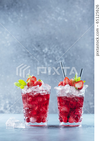 Red cocktail with ice and mint Red cocktail with ice and mint 65125626