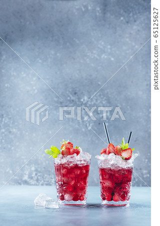 Red cocktail with ice and mint Red cocktail with ice and mint 65125627