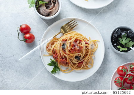 Traditional italian pasta puttanesca 65125692