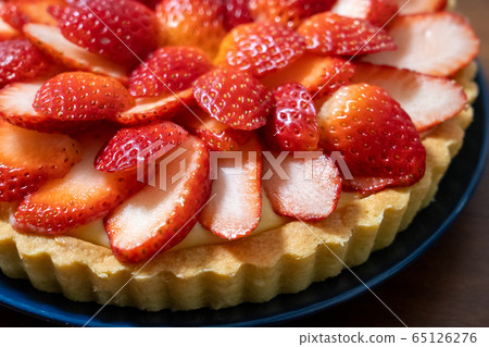 Handmade strawberry tart cake hall Handmade strawberry tart cake hall 65126276