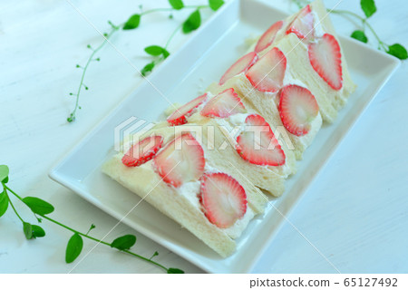 Strawberry sandwich 65127492