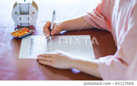 Special fixed benefit, cash benefit 100,000 yen, application documents, stay home, corona shock, emergency declaration, waiting at home 65127668