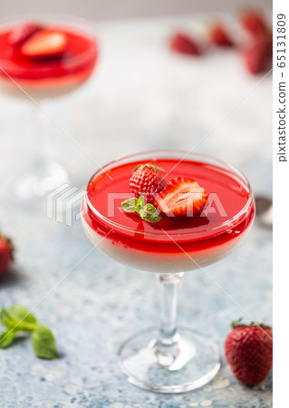 panna cotta dessert panna cotta dessert 65131809