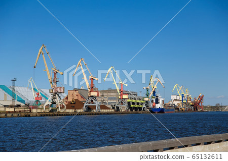 View of the cargo port View of the cargo port 65132611