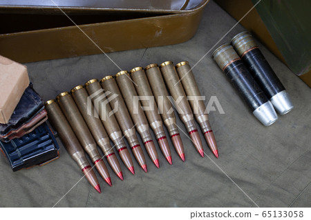 12.7x108mm cartridges for a 12.7 mm heavy machine 65133058