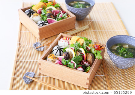 Meat stuffed shiitake lunch Meat stuffed shiitake lunch 65135299
