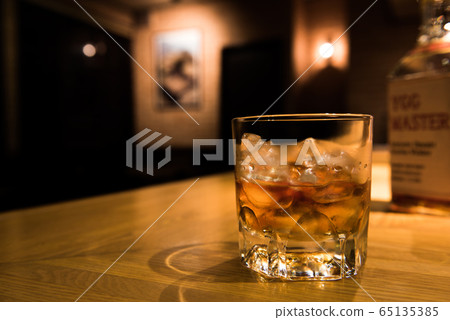 在威士忌搖滾酒吧 在威士忌搖滾酒吧 65135385