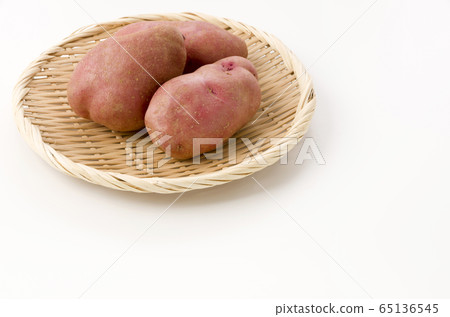 Red potatoes Red potatoes 65136545
