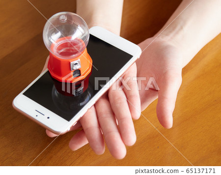 Image of woman paying for smartphone game 65137171