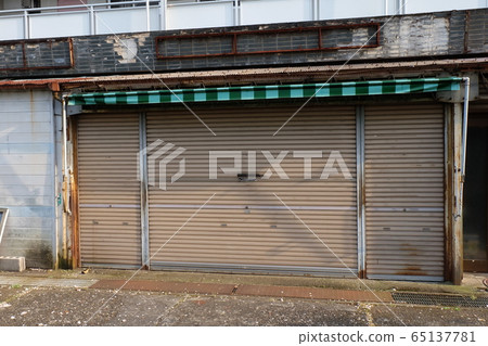 Store closed 65137781