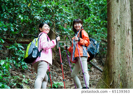 Mountain Climbing Mountain Girl Trekking Mountain Climbing Mountain Outdoor Hiking 65139363