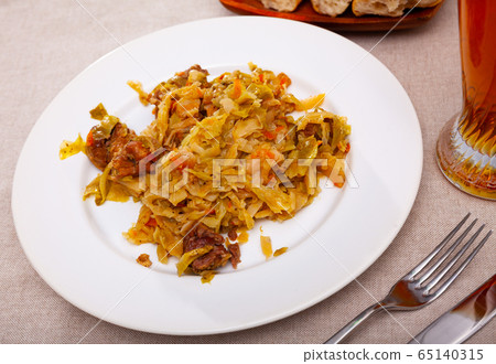 Stewed cabbage with pork Stewed cabbage with pork 65140315