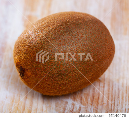 Fresh tropic fruit kiwi on wooden surface, nobody 65140476