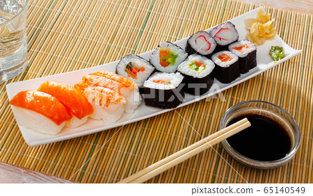 Sushi set 65140549
