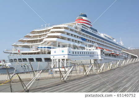 Yokohama-Otsanbashi 65140752