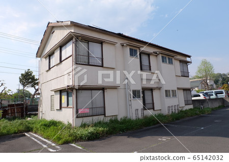 Old apartment Old apartment 65142032