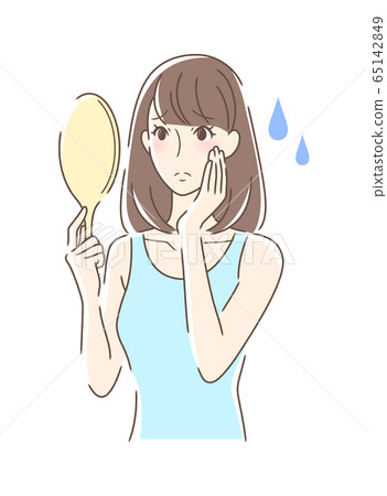 一個女人看著手鏡與不安的表情 65142849