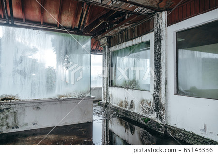 photo of the room of an abandoned building 65143336