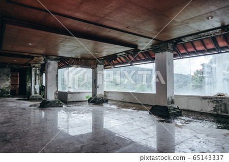 photo of the room of an abandoned building photo of the room of an abandoned building 65143337
