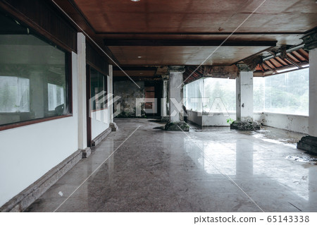 photo of the room of an abandoned building photo of the room of an abandoned building 65143338