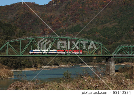 只見線_ Kiha 40(新潟色)_ 2019/11/9 拍攝 只見線_ Kiha 40(新潟色)_ 2019/11/9 拍攝 65143584