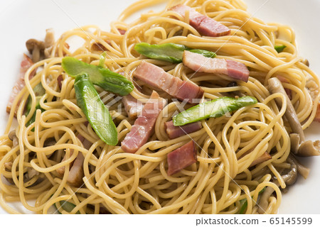 蘆筍和培根麵食 蘆筍和培根麵食 65145599