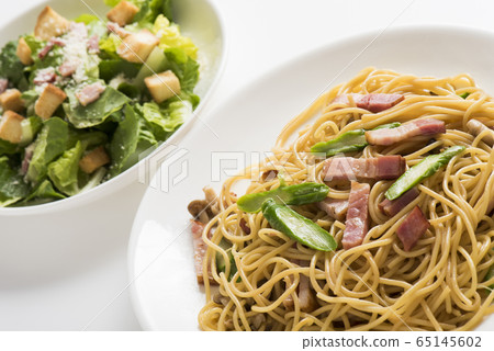 蘆筍和培根麵食 蘆筍和培根麵食 65145602