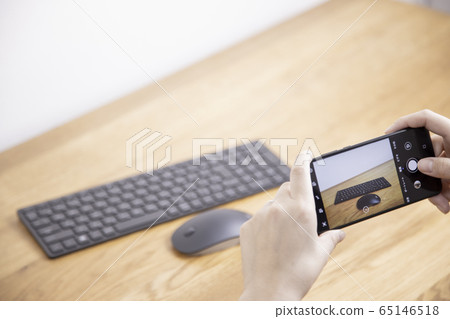 Photo shoot for sale of waste keyboard 65146518