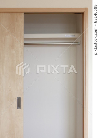 closet closet 65146589