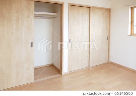 closet closet 65146590