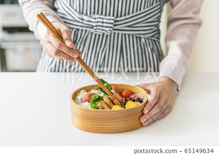 Scene to make lunch Scene to make lunch 65149634