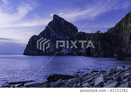 (Shizuoka Prefecture) Nishiizu Senganmon Beach Evening view 65151762