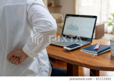 腰痛<在家工作> 65153892