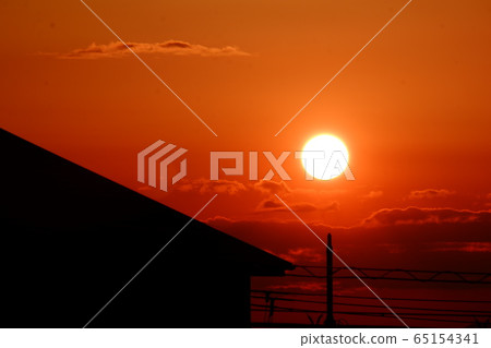 木屋和日落 65154341