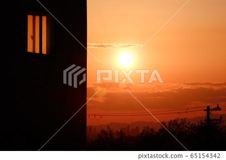 木屋和日落 65154342