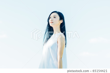 young woman young woman 65154421