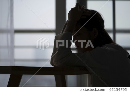 一個擔心的女人 65154795